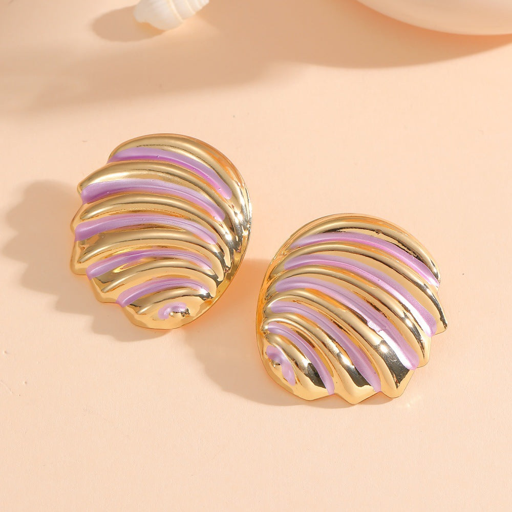 Women's ear clips in maritime shell design