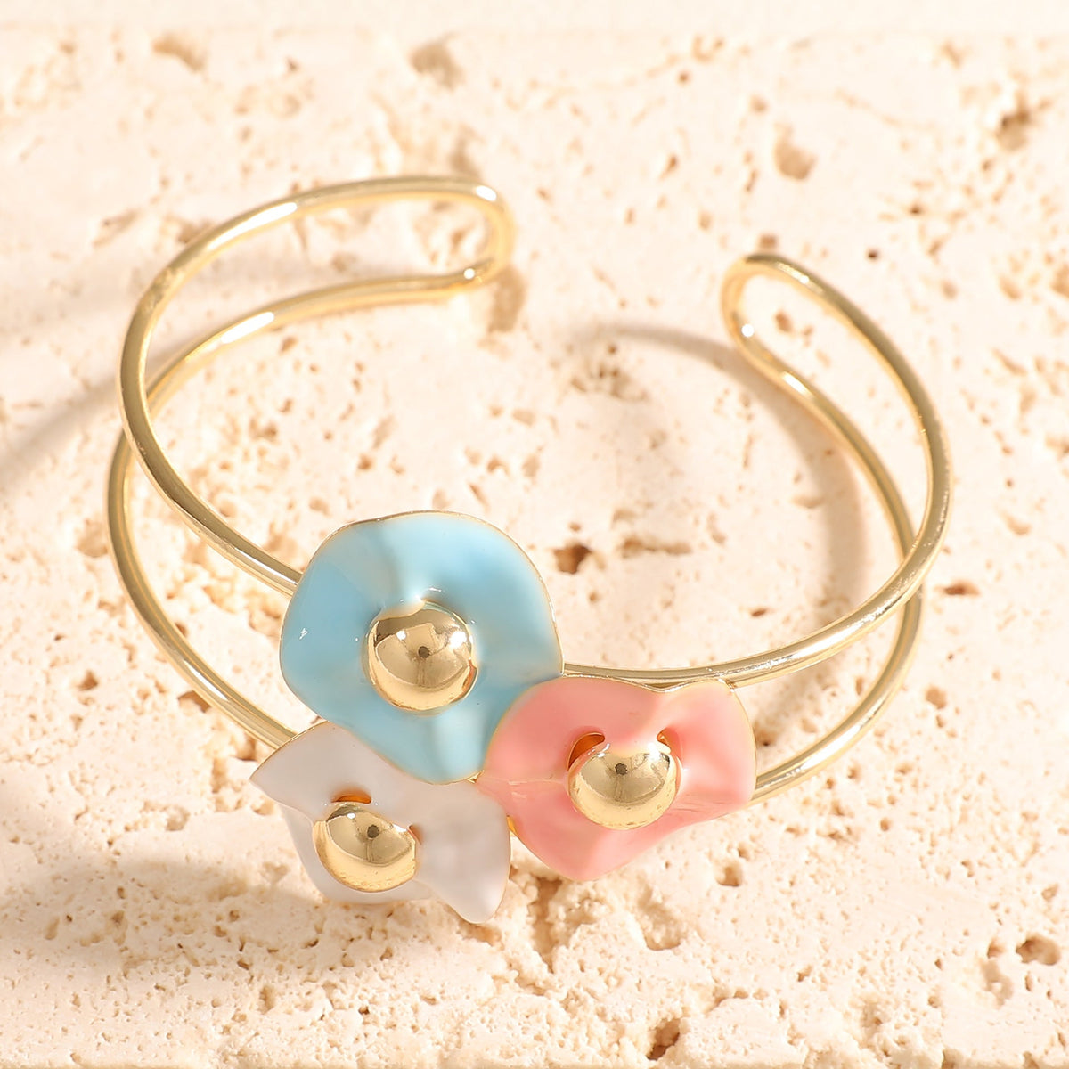 Women's bangle with elaborate floral design