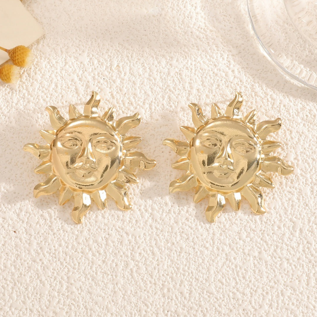 Women's bracelet with elaborate sun design