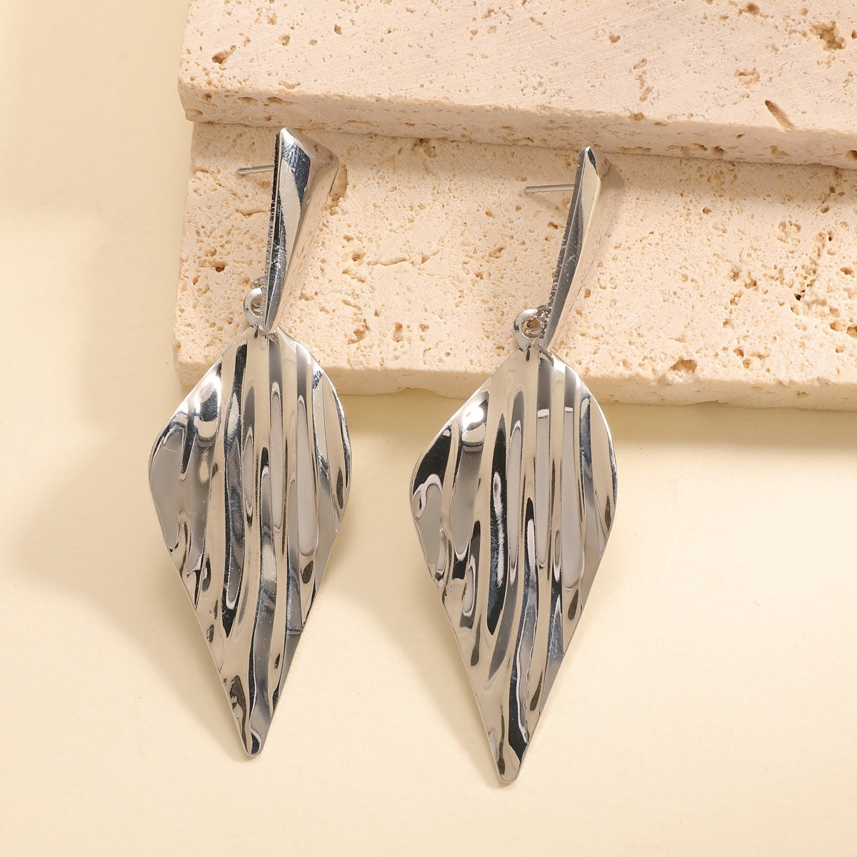 Women's Hanging Earrings in Stylish Leaf Design