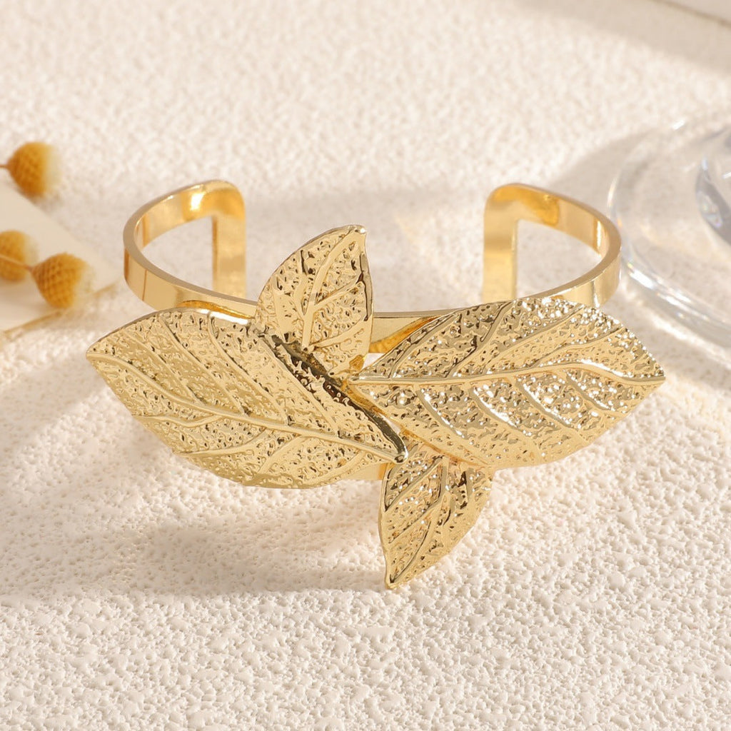 Ladies' bangle with artistic leaf design