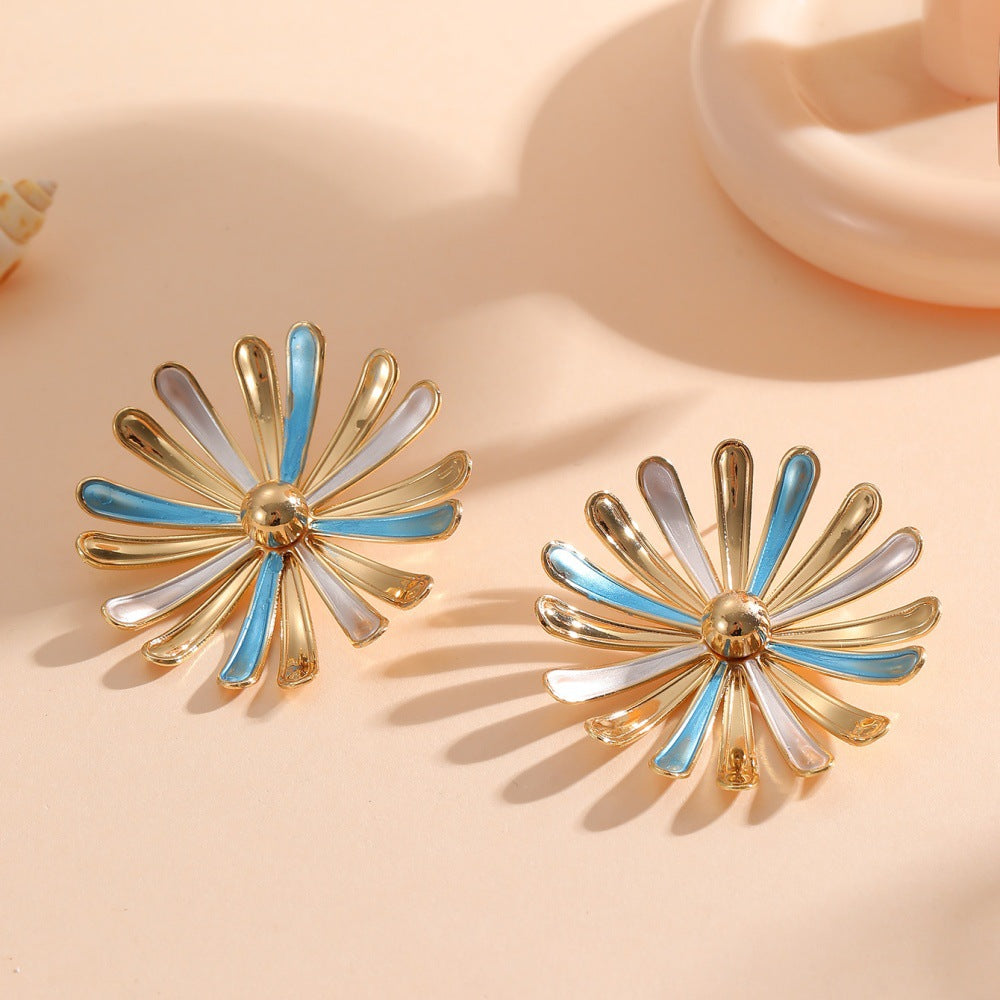Women’s Flower Earrings in Modern 3D Design