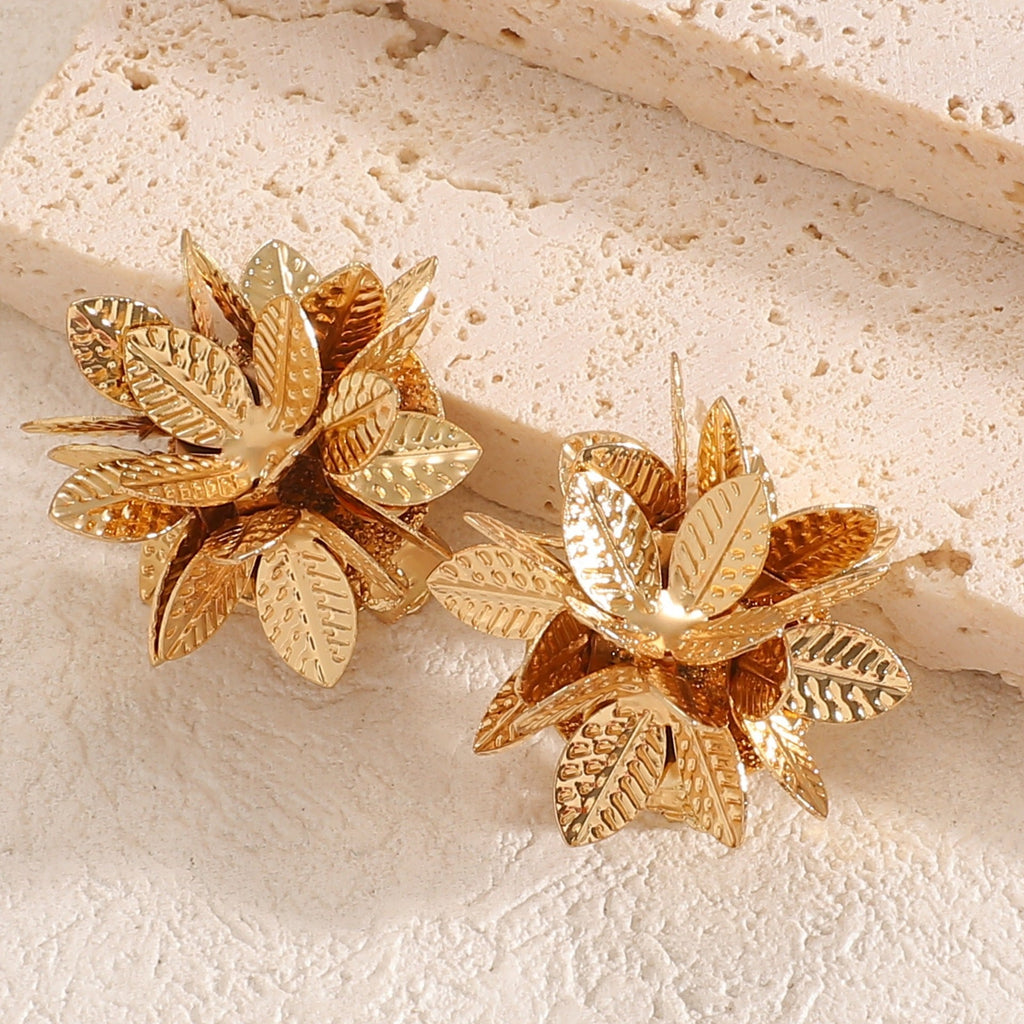 Women's hair clips in luxurious leaf design