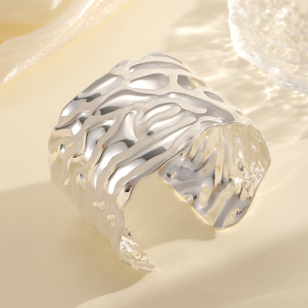 Women Open Bangle with Artistic Wave Pattern