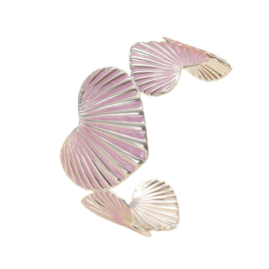 Women's bracelet with artistic shell motif