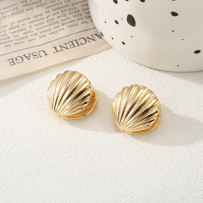 Women's ear clips in elegant shell design