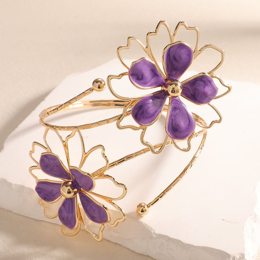 Ladies bracelet with artistic flower design