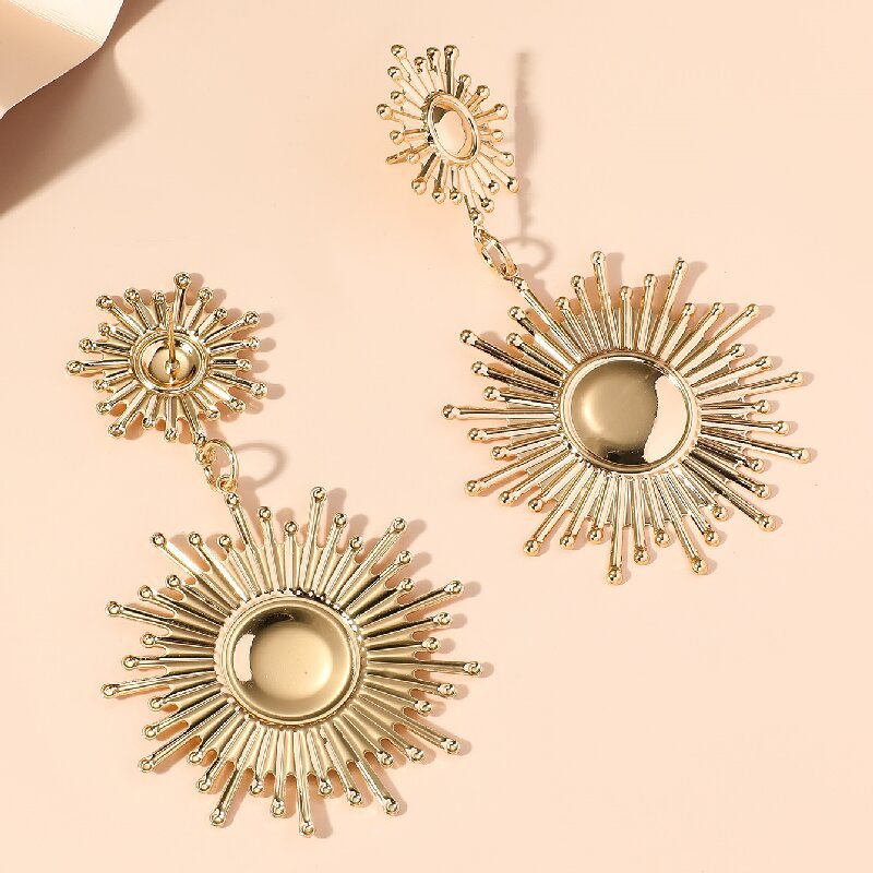 Women's Hanging Earrings in Modern Radiant Design