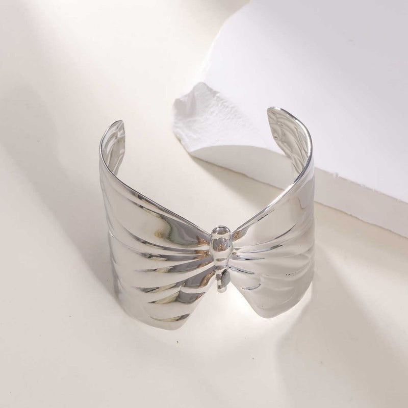 Women's Open Bangle with Elegant Wave Design