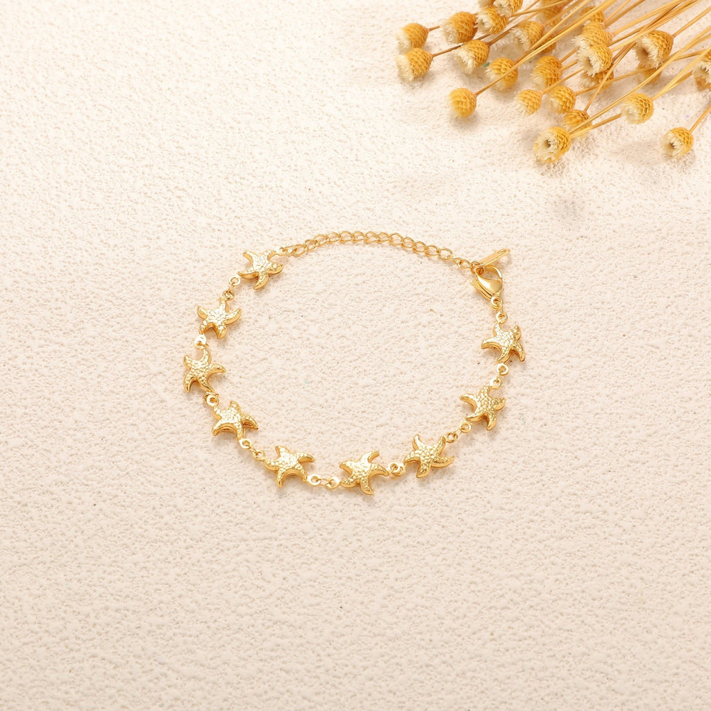 Ladies' bracelet with elegant heart design and fine link chain