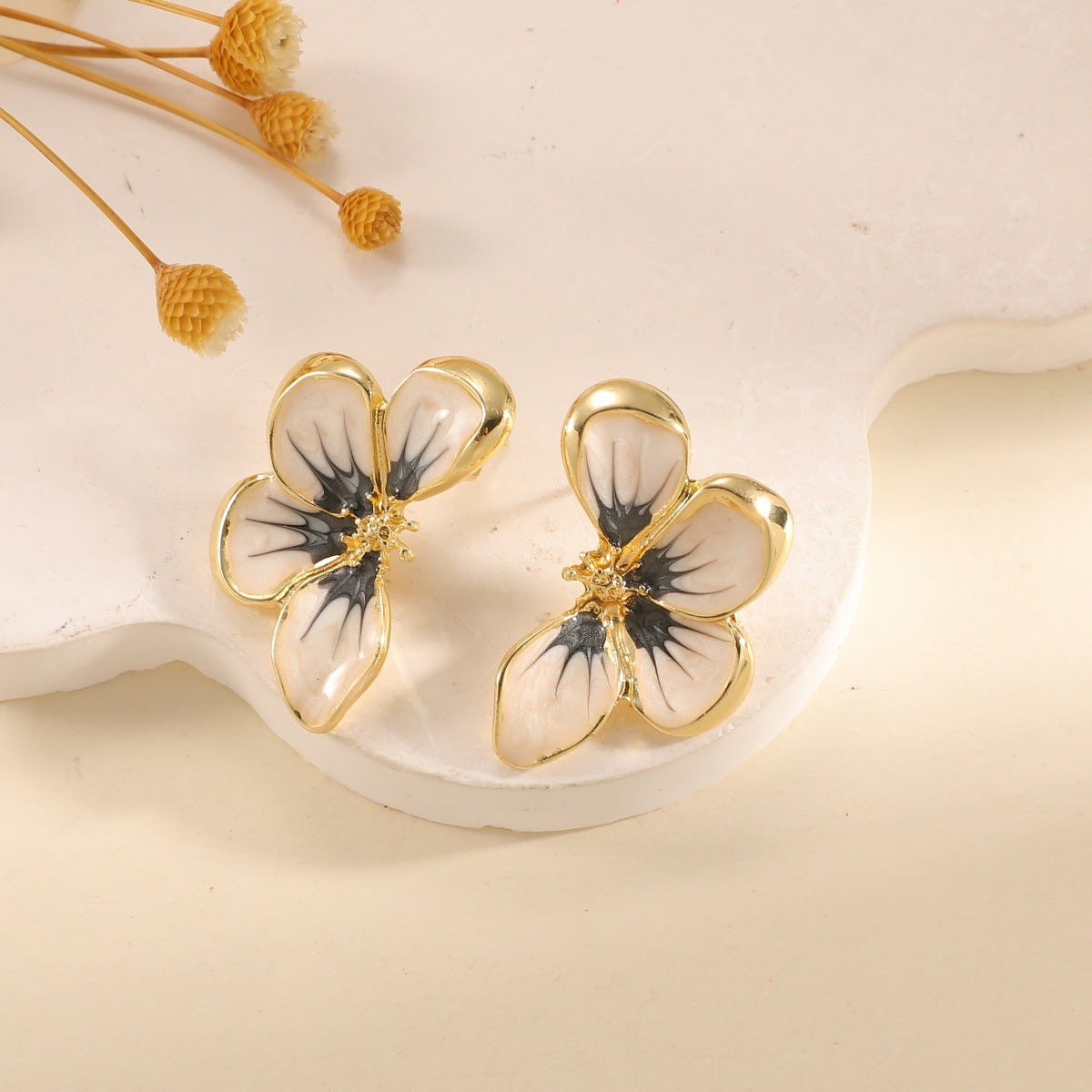 Women's ear clips in elegant floral design with a glossy coating