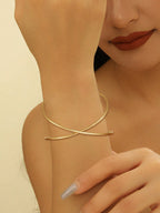 Ladies' bangle with elegant curved design