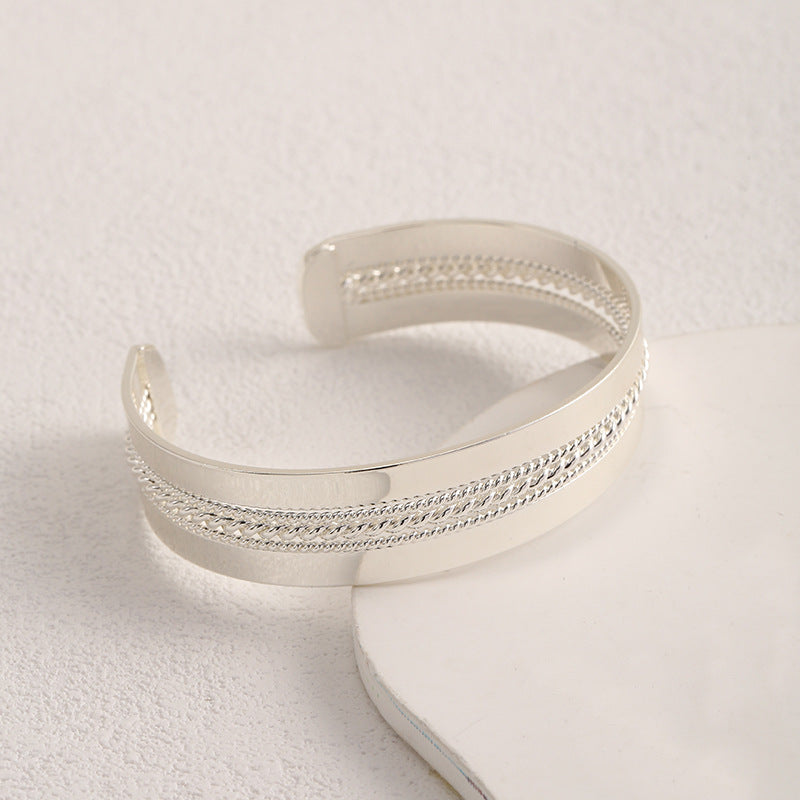 Ladies Open Bangle with Elegant Structure Design
