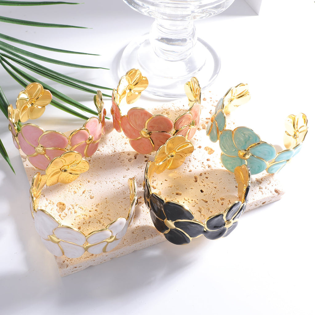 Ladies cuff bracelet with elaborate flower pattern