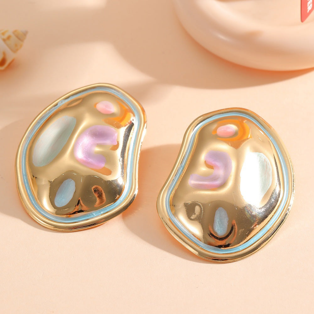 Ladies Hanging Earrings in a modern, organic design