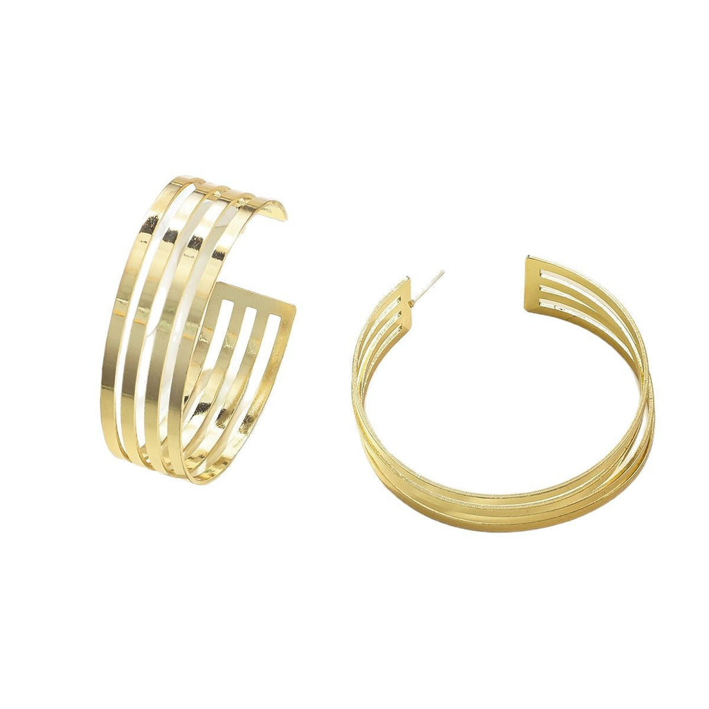Women's Hanging Earrings in Elegant Wave Pattern