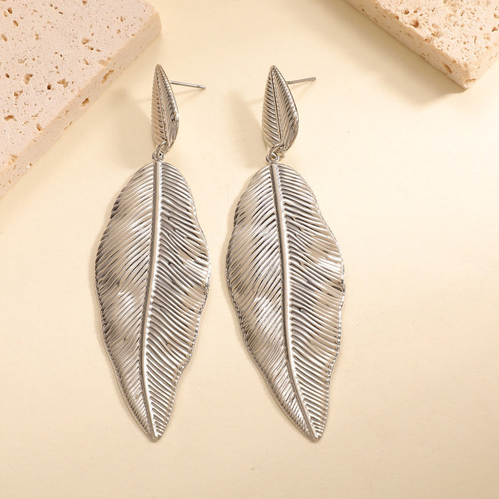 Women's Hanging Earrings in Elegant Leaf Design