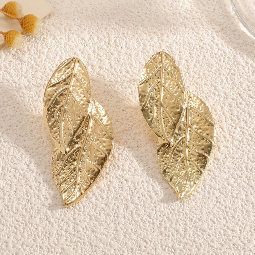 Ladies' bangle with artistic leaf design