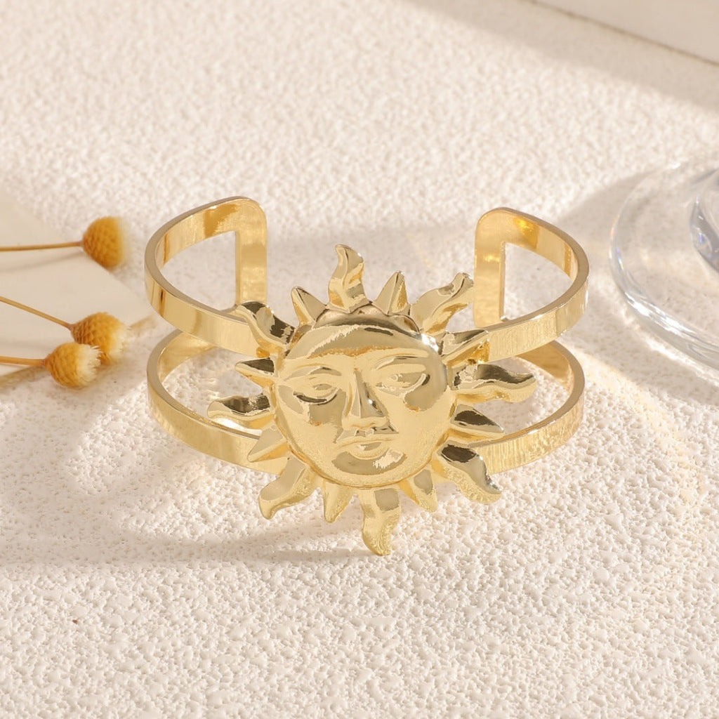 Women's bracelet with elaborate sun design