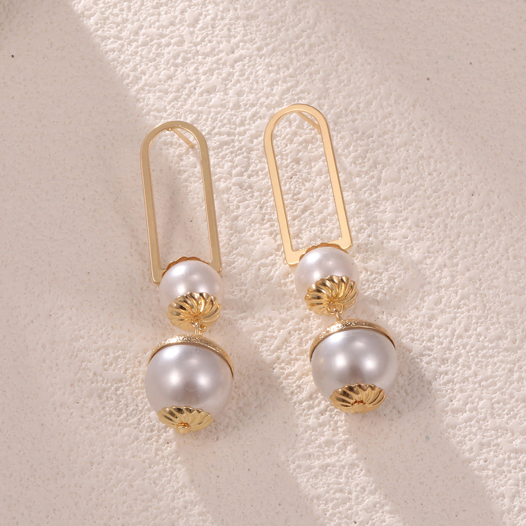 Ladies earrings with elegant pearl design