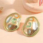 Ladies Hanging Earrings in a modern, organic design