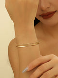 Ladies' bangle with elegant curved design
