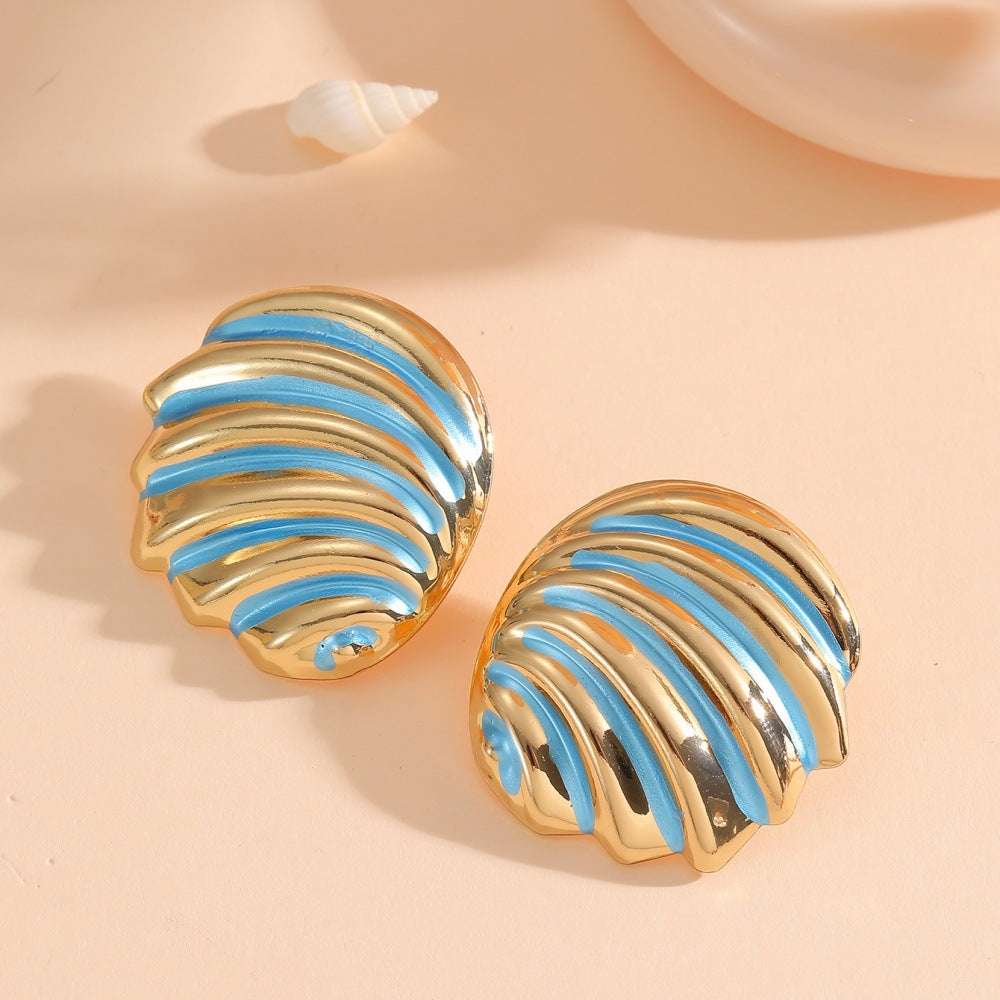 Women's ear clips in maritime shell design