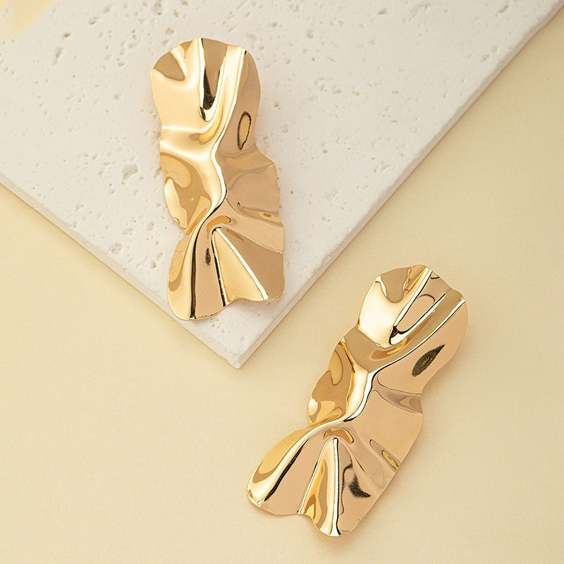 Ladies Hanging Earrings in Modern Elegance Design