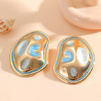 Ladies Hanging Earrings in a modern, organic design