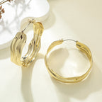 Women's Hanging Earrings in Elegant Wave Pattern