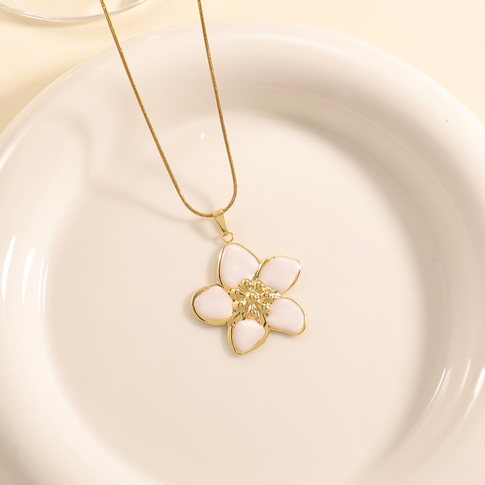 Women’s necklace with elaborately designed flower pendant