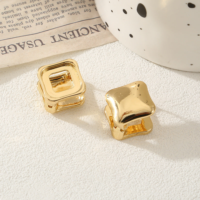 Women's ear clips in elegant shell design