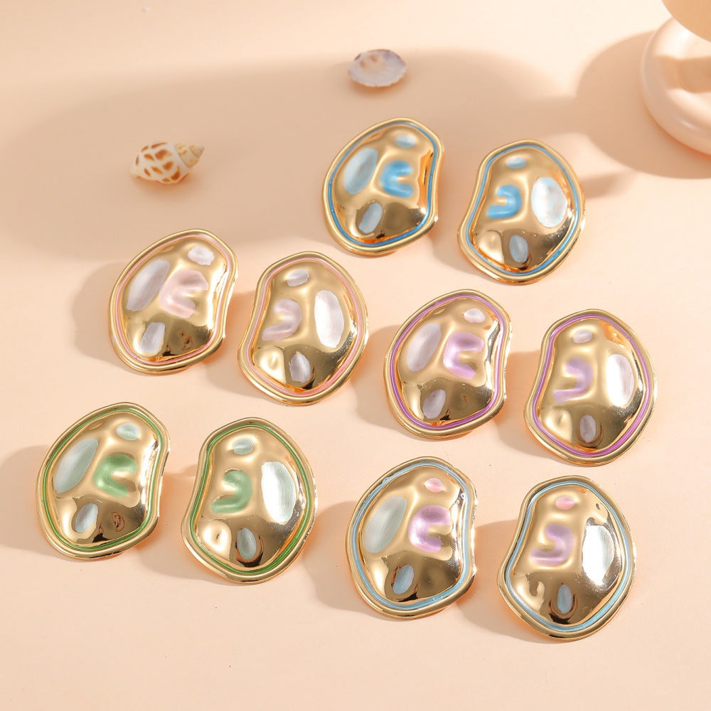 Ladies Hanging Earrings in a modern, organic design