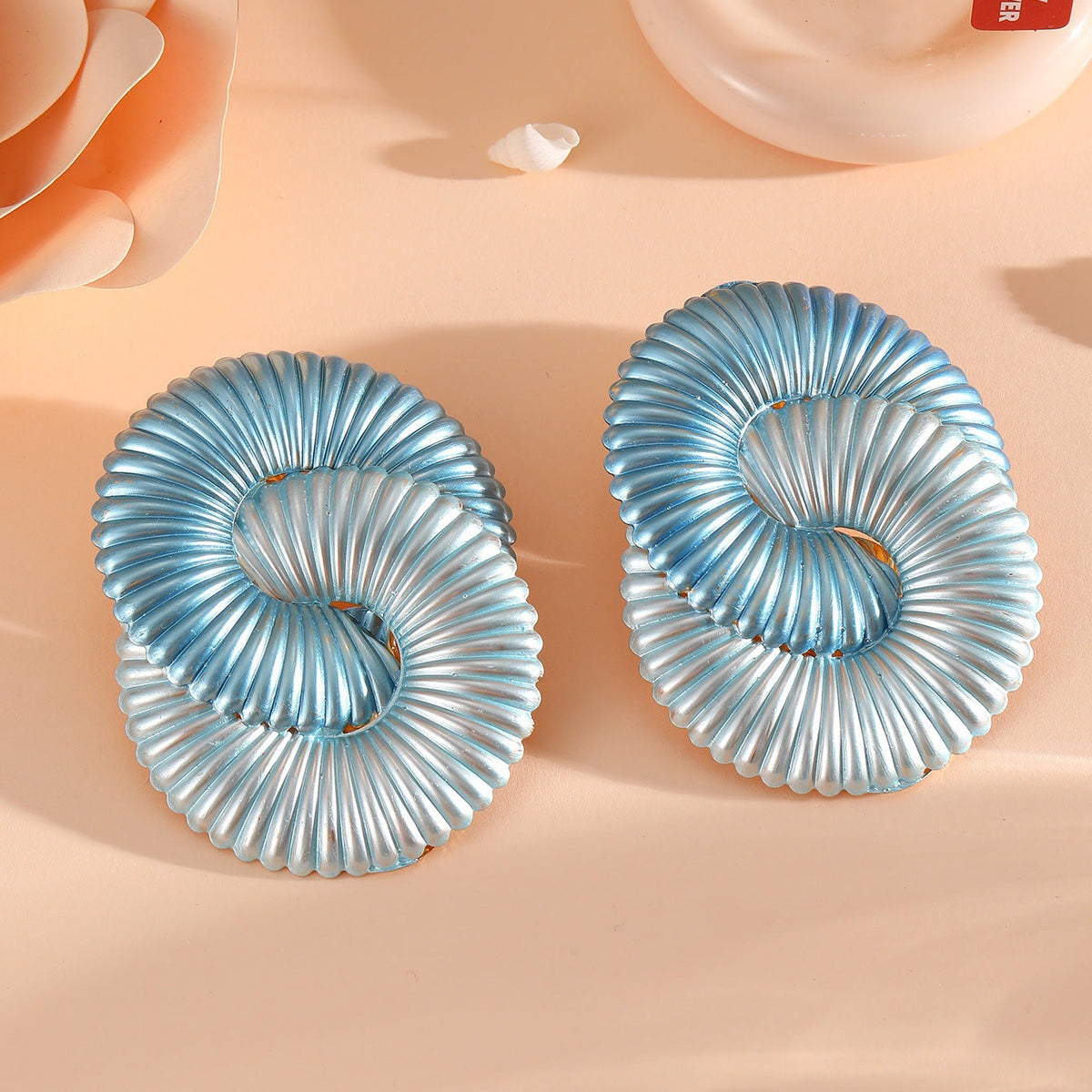 Women hair clips in modern shell design
