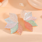 Women’s hair accessory with elaborate leaf design