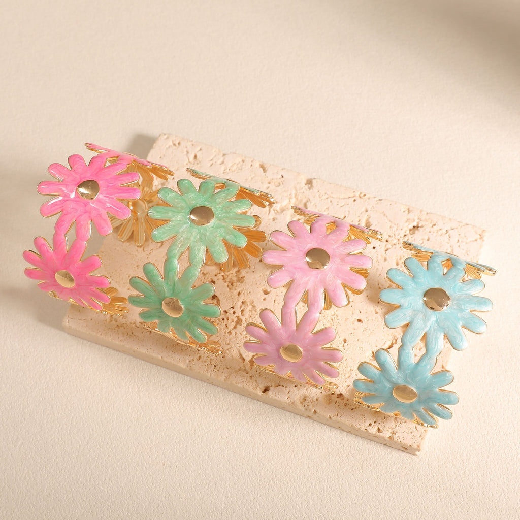 Women's bangle with floral flower pattern