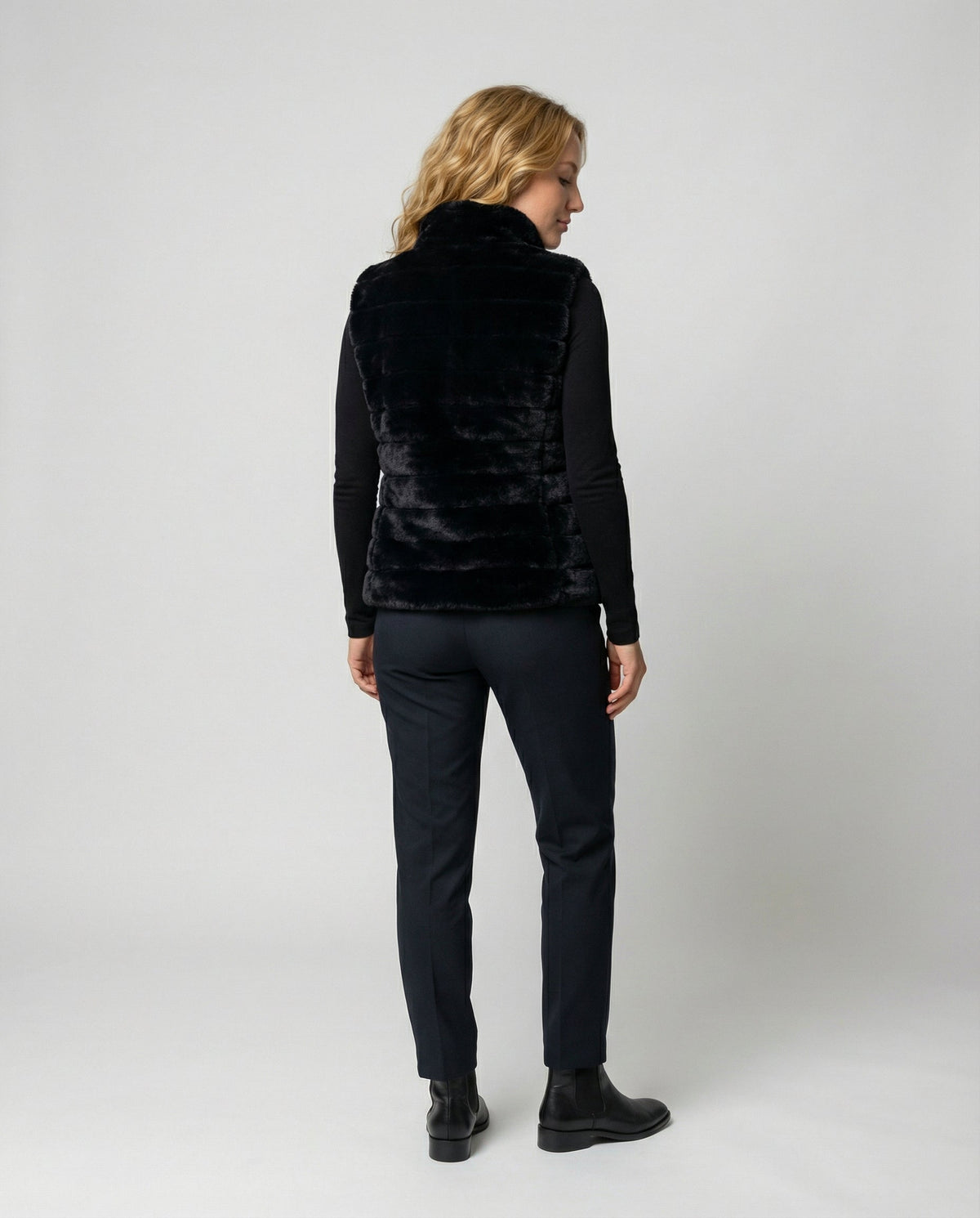 Quilted vest made of faux fur for women