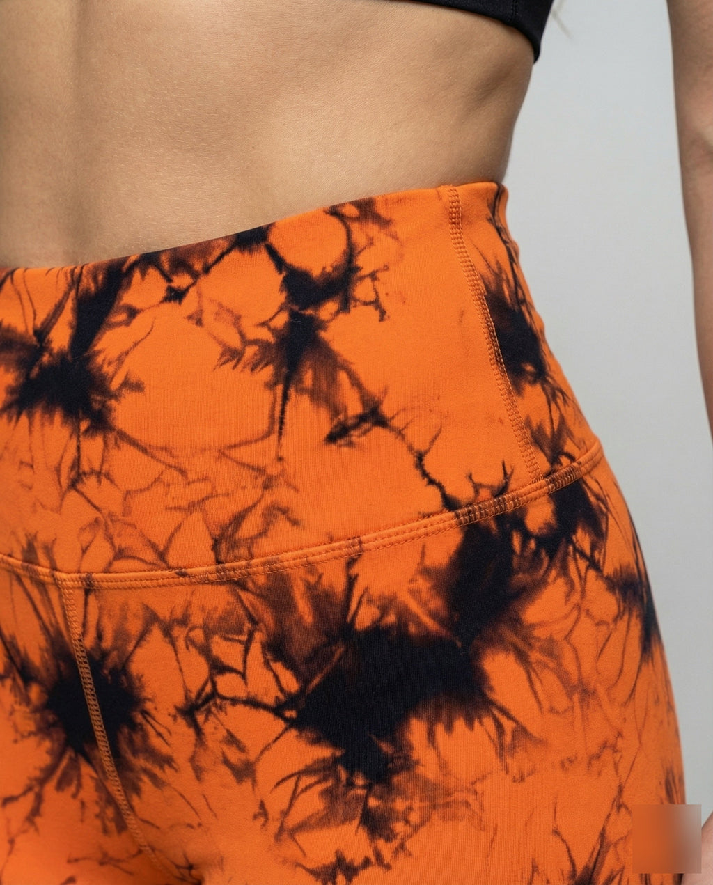 Women's fitness leggings with butt contour - detail close-up