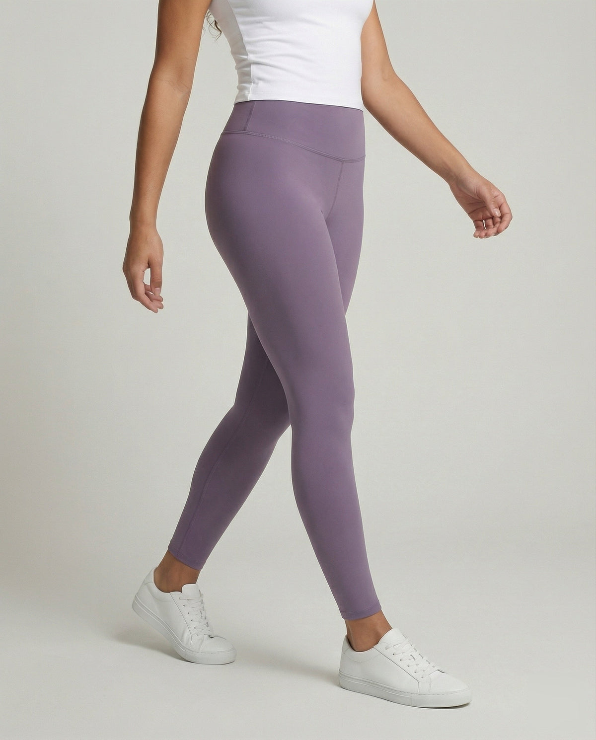 Ladies shaping leggings with ergonomic fit - detail close-up