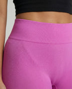 Women's shaping yoga leggings - detail close-up