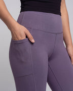 Women's high-waisted yoga leggings with crossover detail - detail close-up