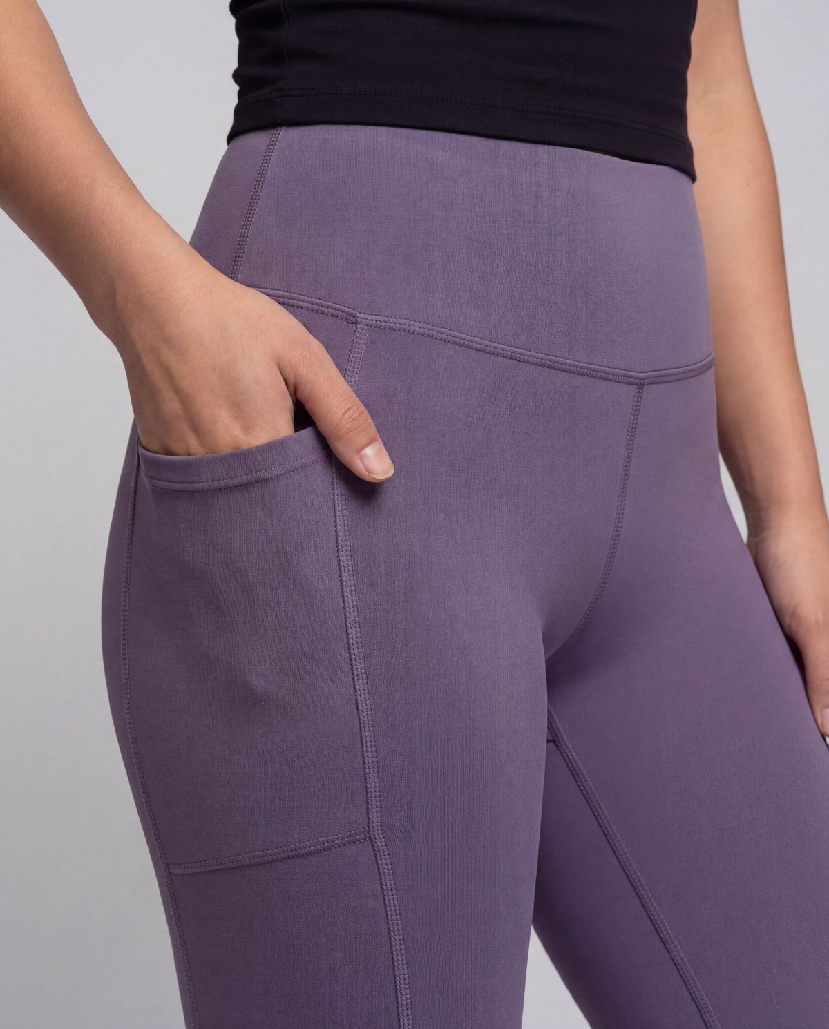 Women's high-waisted yoga leggings with crossover detail - detail close-up