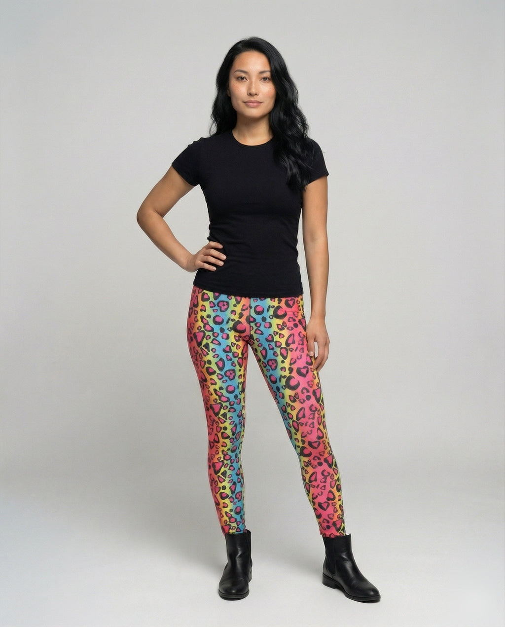 Ladies patterned leggings with star motif - lower body view