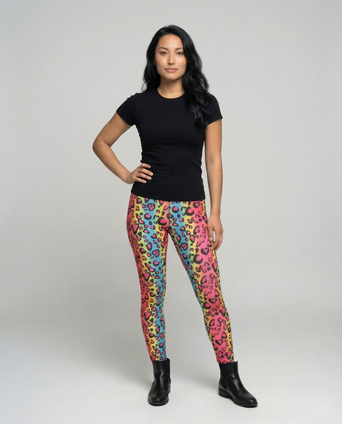 Ladies patterned leggings with star motif - lower body view