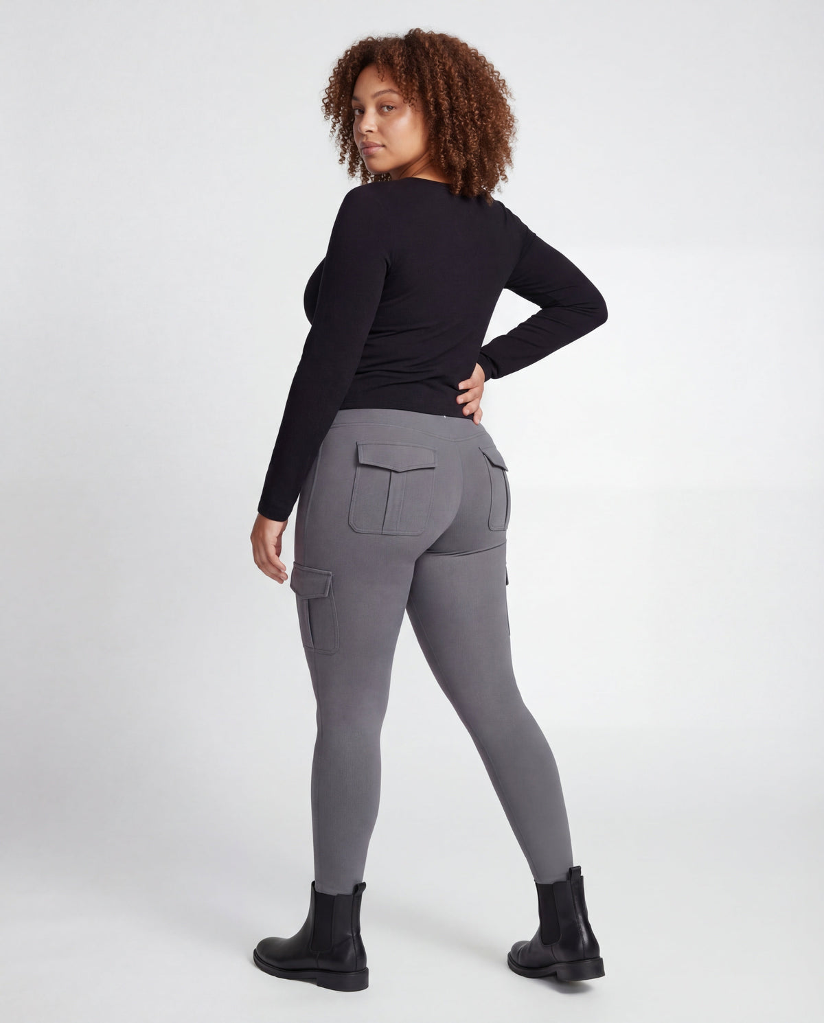 Women's high-waisted leggings with cargo pockets - back view