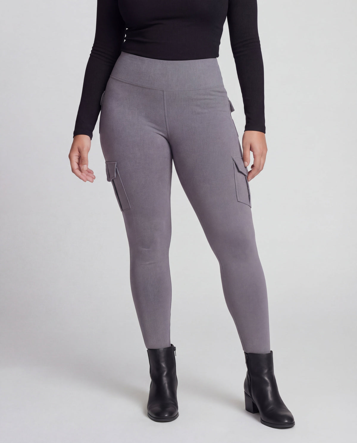 Women's high-waisted leggings with cargo pockets - lower body view