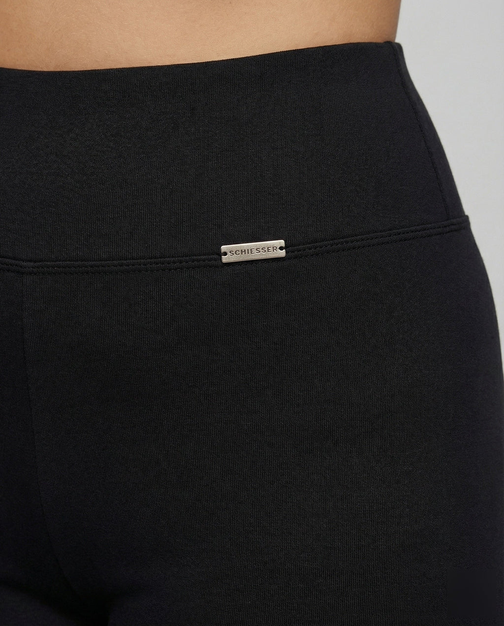 Women's waist-shaping leggings with side pockets - detail close-up