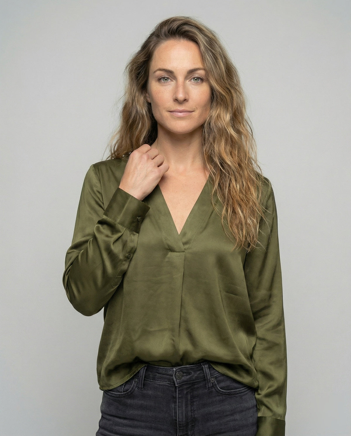 Ladies' non-silk flowing blouse tunic with deep V-neck and elegant draping All Fashion - upper body view