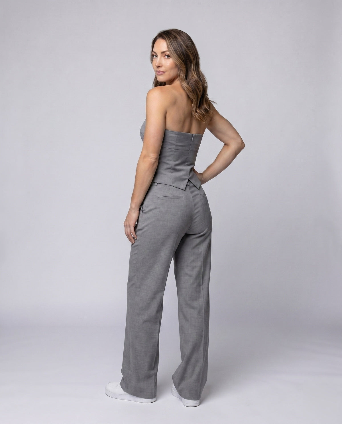 Women Elegant and figure-hugging set with bustier and wide pants All Fashion - back view