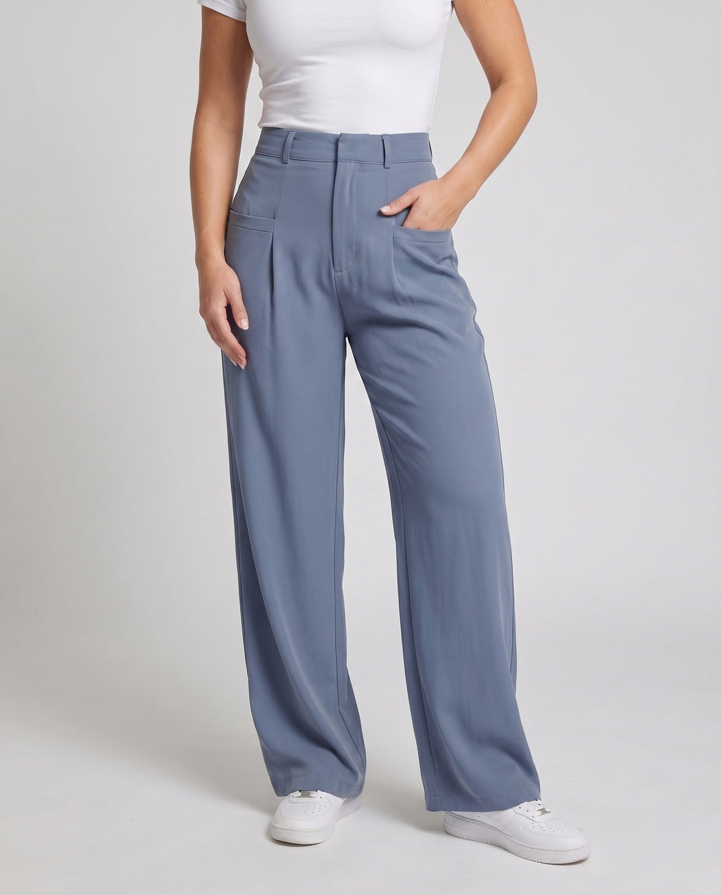 Women's wide high-waist pants - lower body view